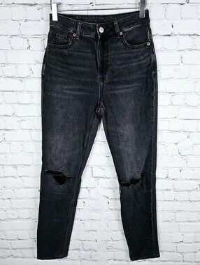AMERICAN EAGLE | Mom Jean high waist tapered leg distressed destroyed knee jeans